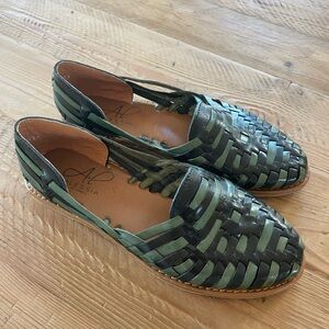*SOLD* Toros green & black Woven Leather huarache sandals